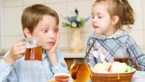 Có nên cho trẻ uống mật ong rừng mỗi ngày